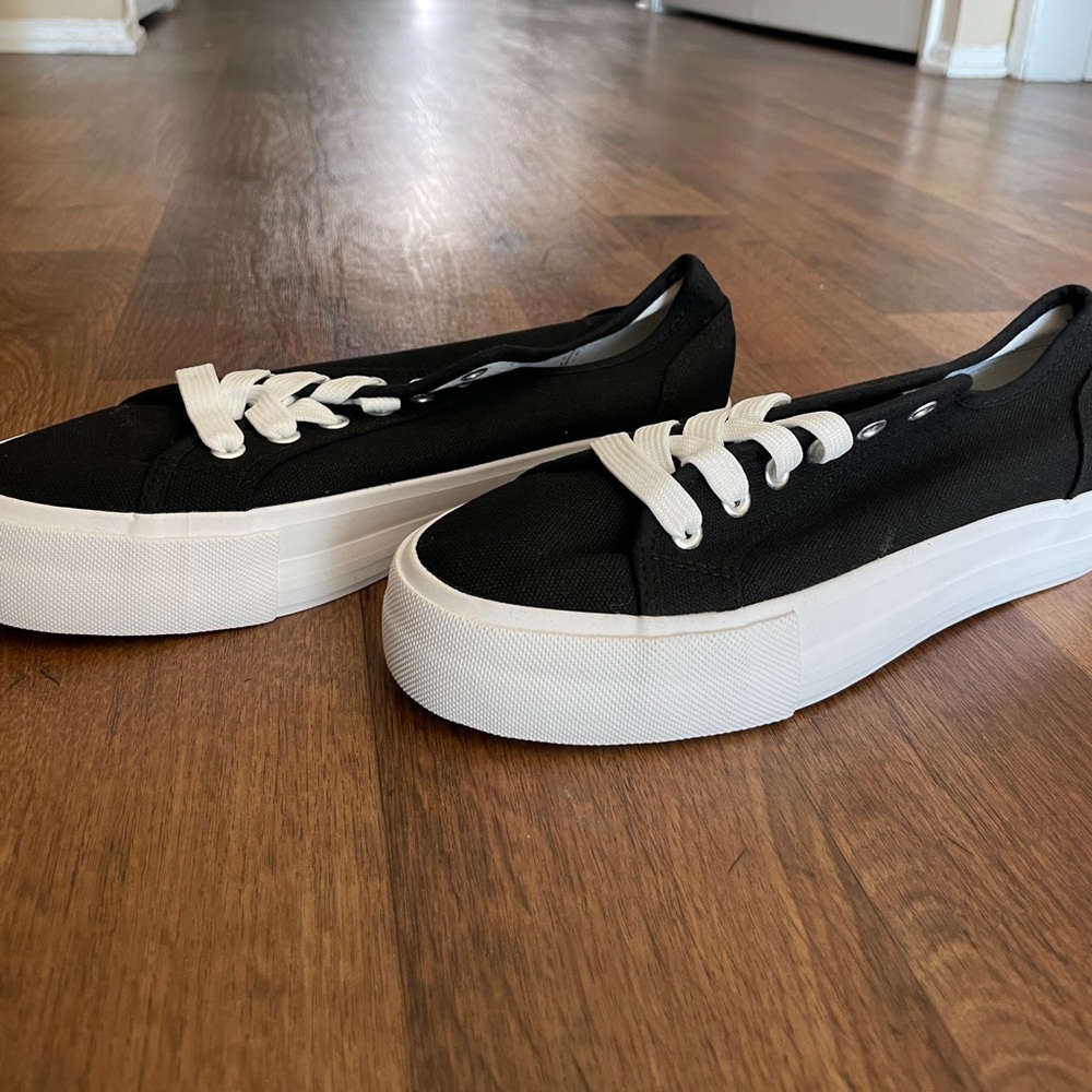 Tennis Shoes